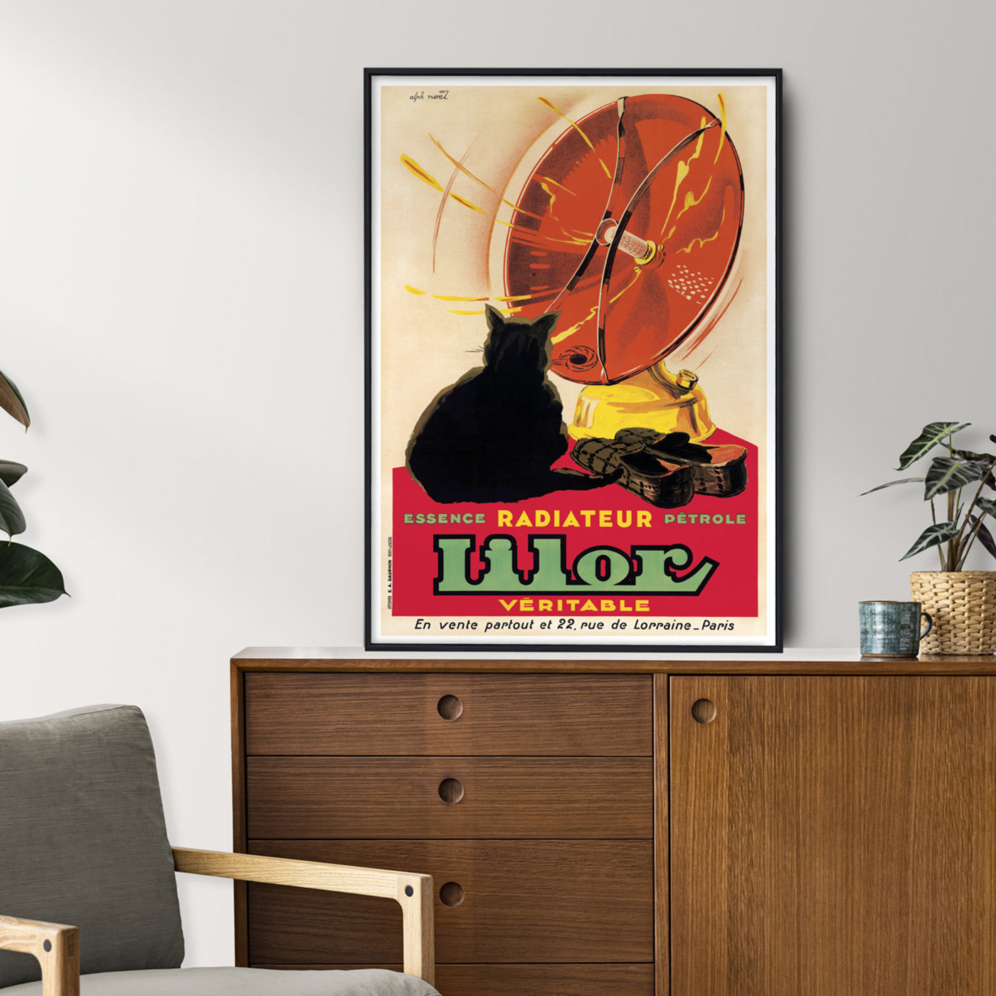 Vintage Lilor Heaters Advertisement with a Cosy Black Cat